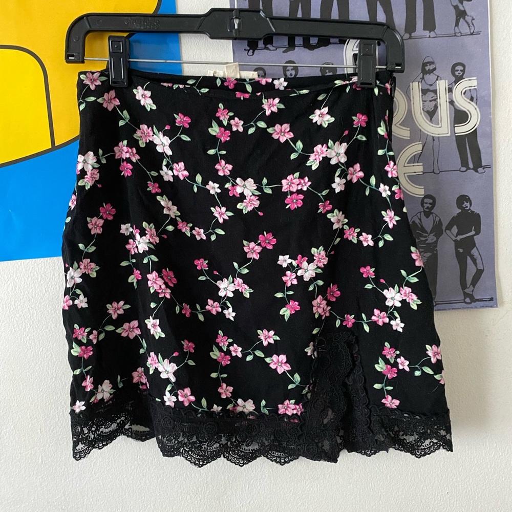 FLORAL LACE MINI SKIRT🌸